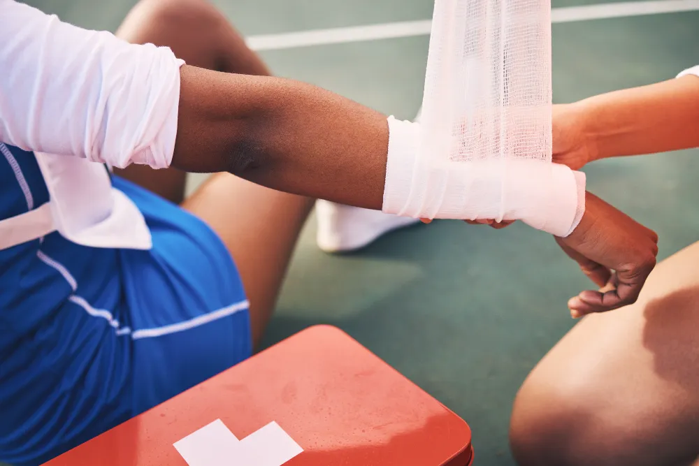 Verband am Handgelenk | Erste Hilfe Neuss