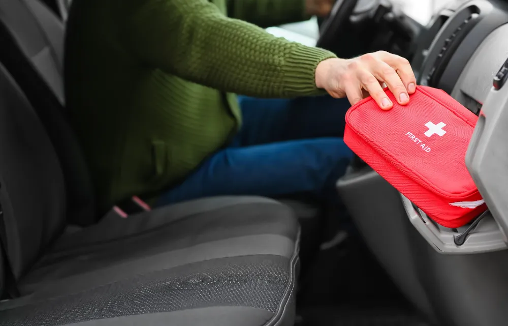 Verbandkasten im Auto | Erste Hilfe Neuss
